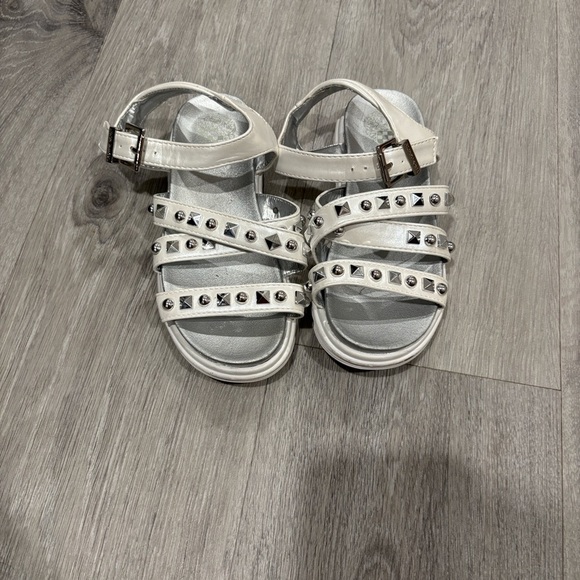 Vince Camuto Girls Studded White Sandals - Picture 5 of 5